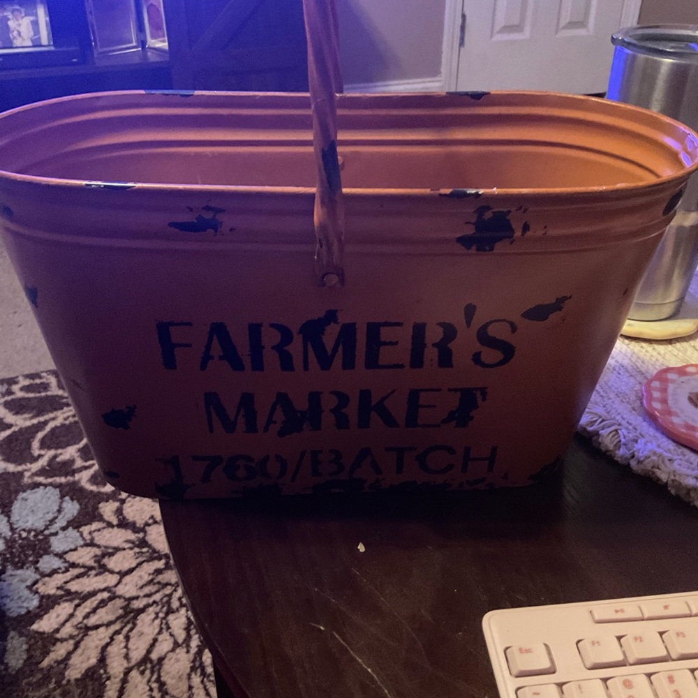 Tin bucket